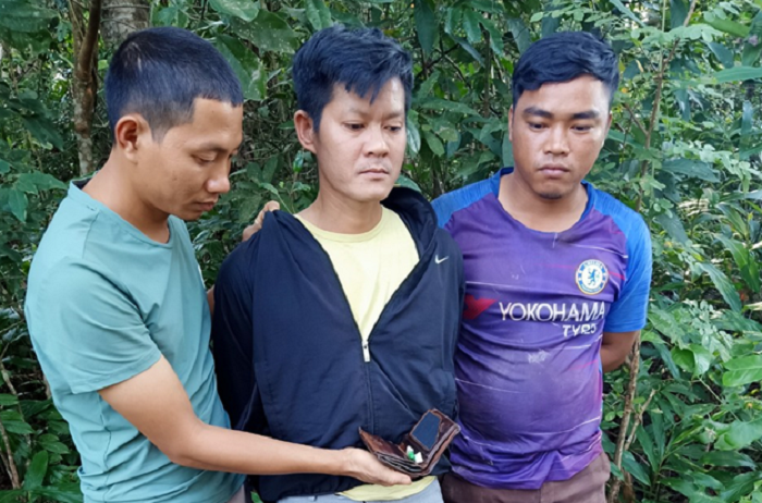 Công an xã Ea Ral bắt giữ 01 đối tượng tàng trữ trái phép chất ma túy